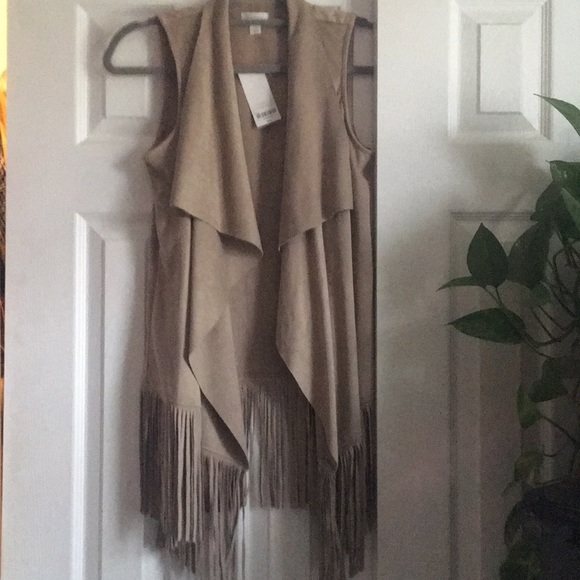 🥰 2/$25 NWT! Boho Mushroom fringe vest - Picture 2 of 5